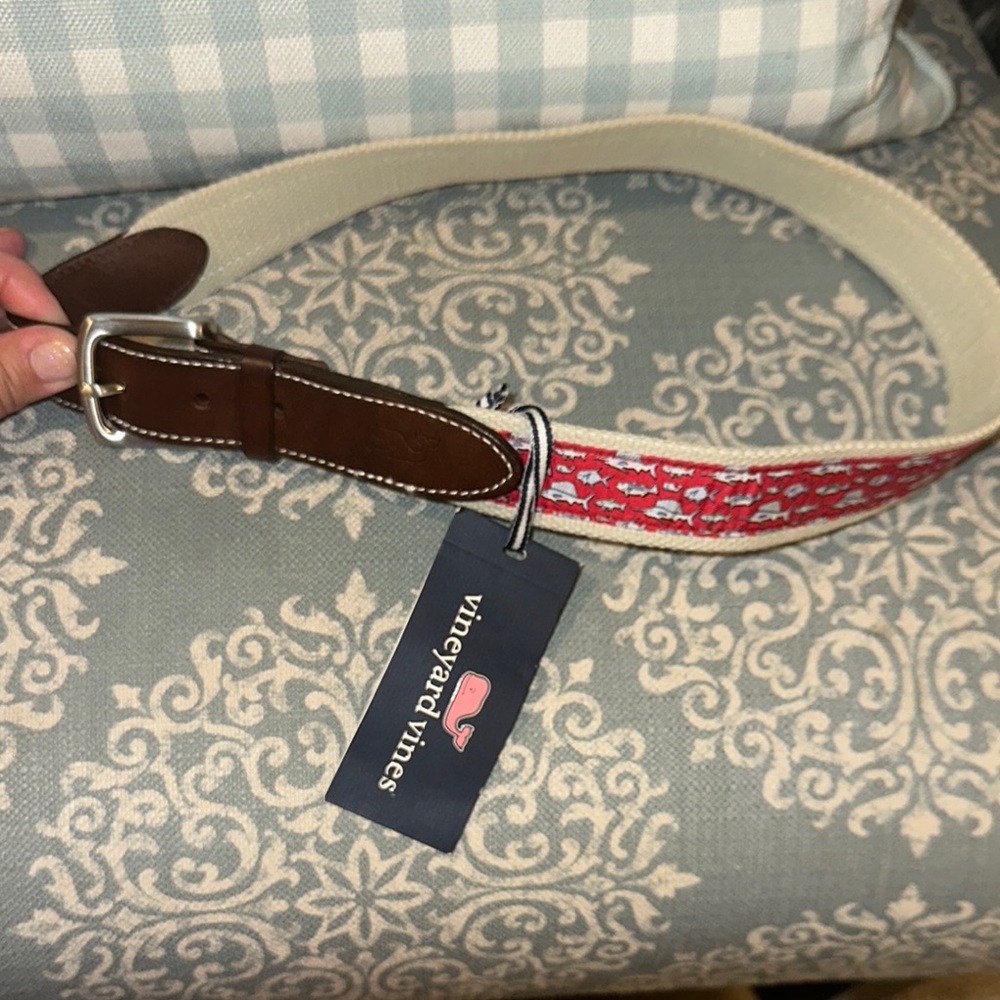NWT- Vineyard Vines, little boys, size 30 belt, red accent with fish